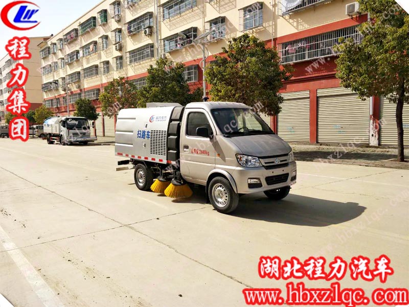 “麻雀雖小五臟俱全”的長(zhǎng)安掃路車(chē)，適用于窄路段使用