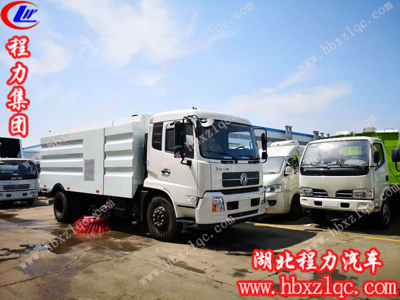 東風(fēng)天錦掃路車(chē)精工細(xì)作--程力集團(tuán)