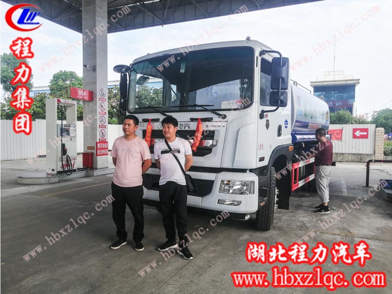 2019/05/31 鄭州吳總、唐總在程力專用汽車股份有限公司自提一輛12方東風(fēng)D9噴霧車，單號(hào)26729