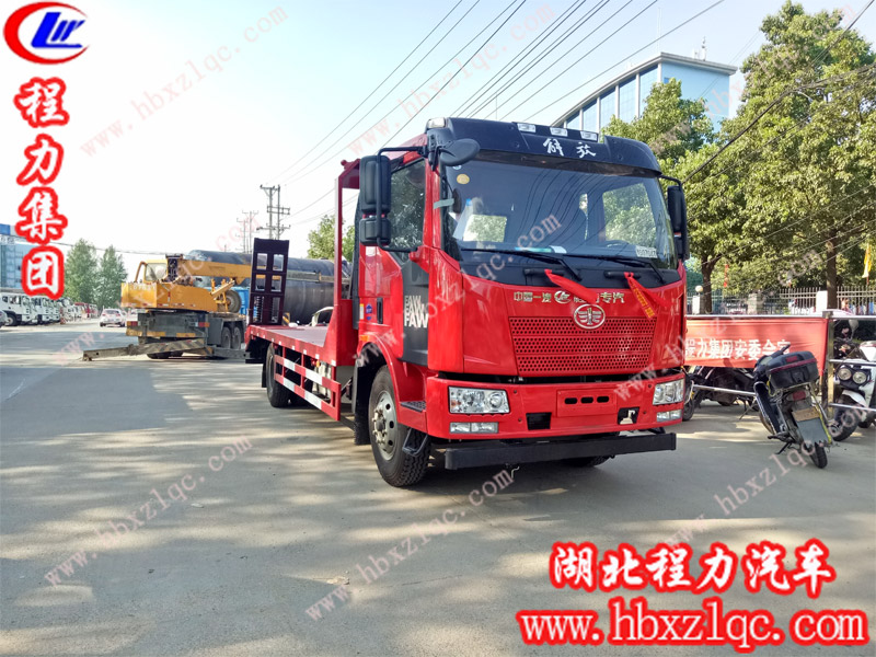 “神奇連山海，浪漫接云港”--湖北程力專用汽車(chē)有限公司解放J6平板運(yùn)輸車(chē)投入連云港經(jīng)濟(jì)建設(shè)中