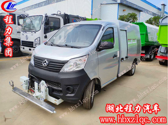 湖北程力專用汽車有限公司長安路面養(yǎng)護車做城市環(huán)境好幫手！