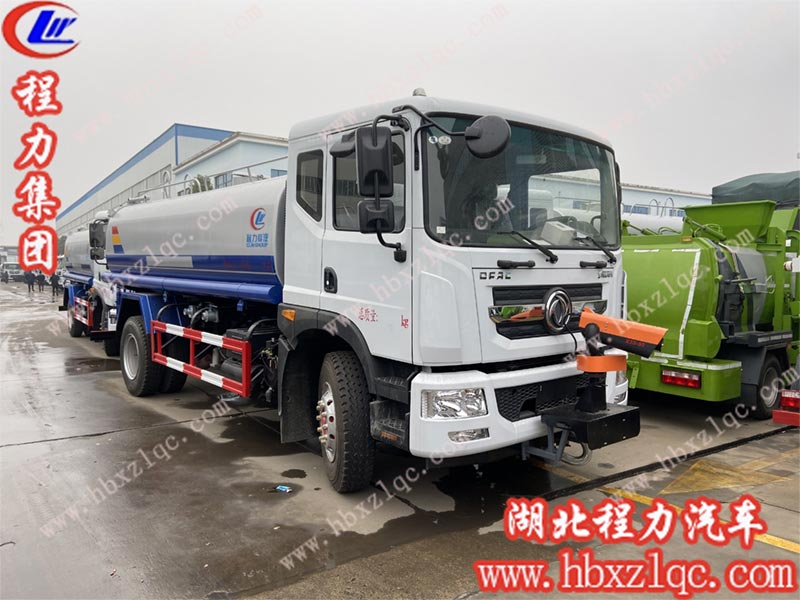 湖北程力集團灑水車帶電子炮，輕松實現(xiàn)雨露均沾