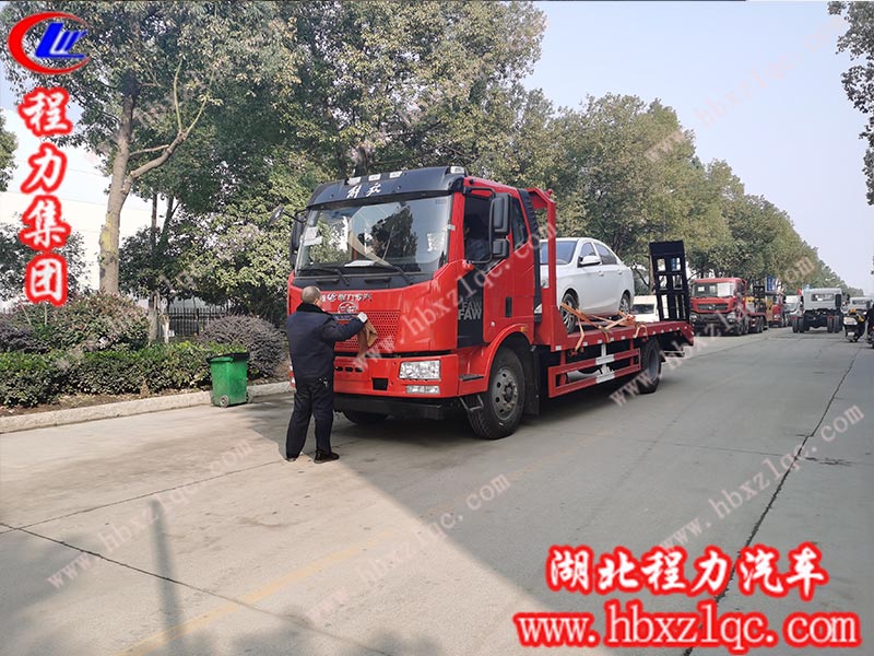 程力專用汽車(chē)股份有限公司熱銷(xiāo)車(chē)型解放J6平板運(yùn)輸車(chē)