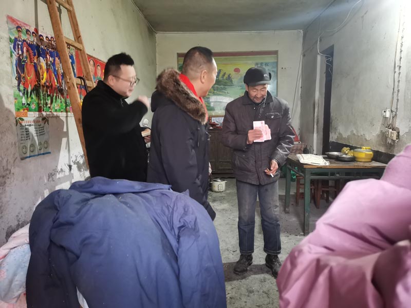 情系扶貧，湖北程力馬旭東馬主管帶領(lǐng)員工春節(jié)慰問送溫暖