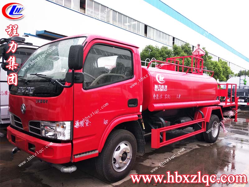 東風(fēng)多功能灑水車環(huán)衛(wèi)小能手，道路因你而美麗