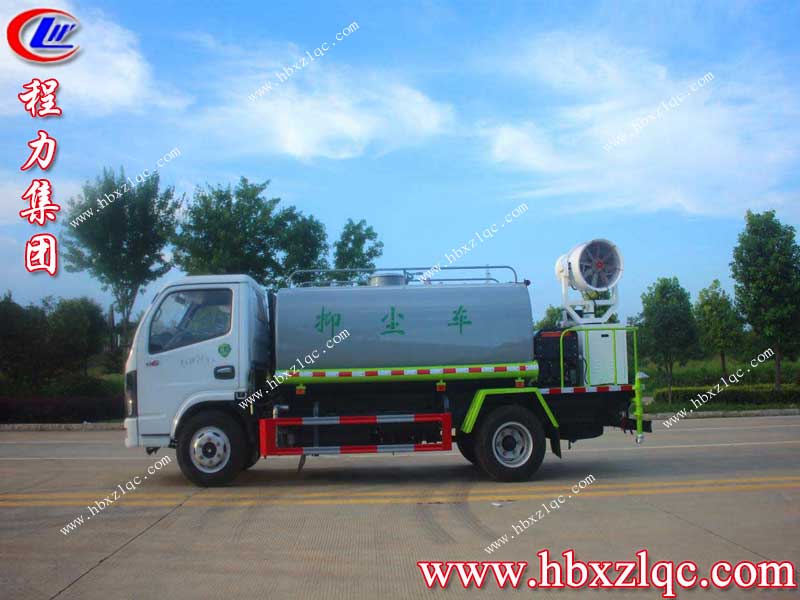天很藍(lán)，車很好，湖北程力集團(tuán)東風(fēng)福瑞卡抑塵車一車兩用