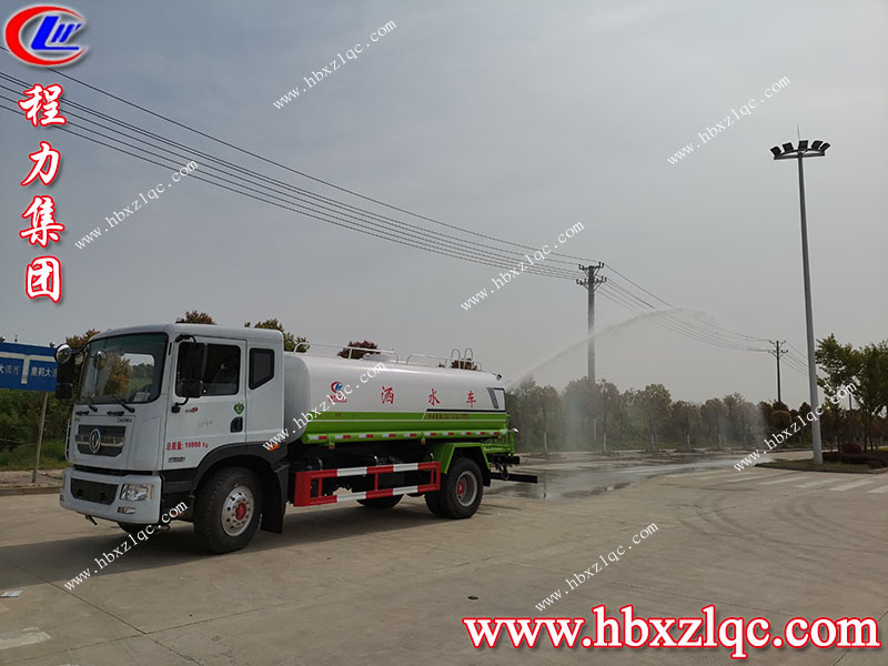 程力集團(tuán)東風(fēng)D9灑水車(chē)在線試車(chē)，發(fā)車(chē)前往山東青島客戶所在地
