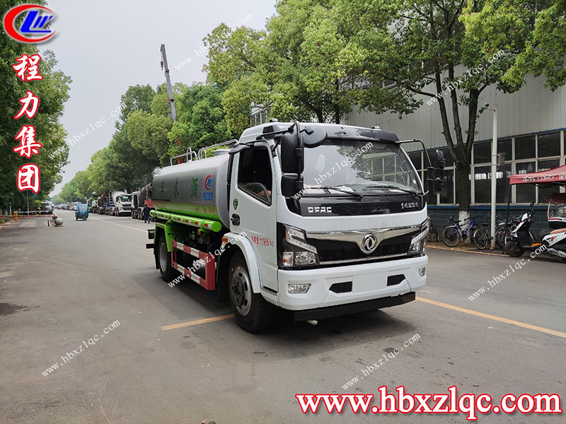 程力集團(tuán)灑水車遠(yuǎn)近聞名，襄陽(yáng)客戶來(lái)廠提車！