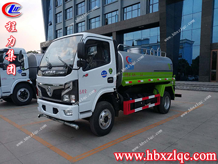游走在城市的大街小巷，帶著音樂(lè)的灑水車-程力東風(fēng)D9灑水車